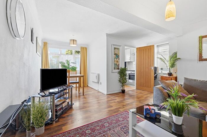 2 Bedroom Flat For Sale In Harley Court, Blake Hall Road, Wanstead, E11