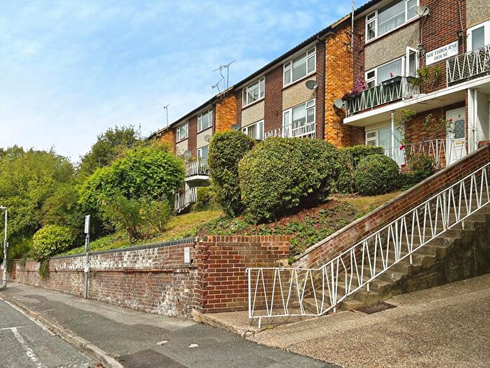 2 Bedroom Maisonette For Sale In Amersham Hill, High Wycombe, Buckinghamshire, HP13