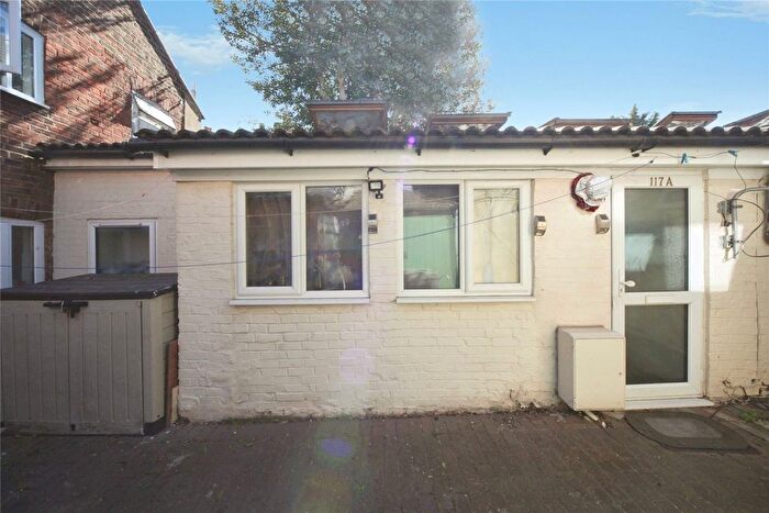 1 Bedroom Bungalow For Sale In Wellington Street, Luton, Bedfordshire, LU1