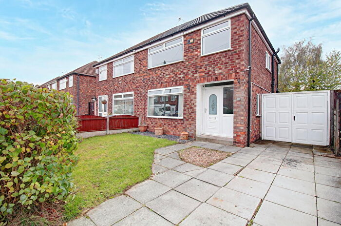 3 Bedroom Semi-Detached House For Sale In Stanhope Drive, Wirral, CH62