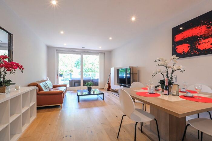 2 Bedroom Flat To Rent In Waterfront Apartments, Amberley Road, West London, W9