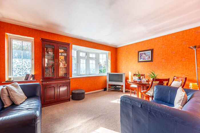 2 Bedroom Flat For Sale In Lantern Close, Wembley, HA0
