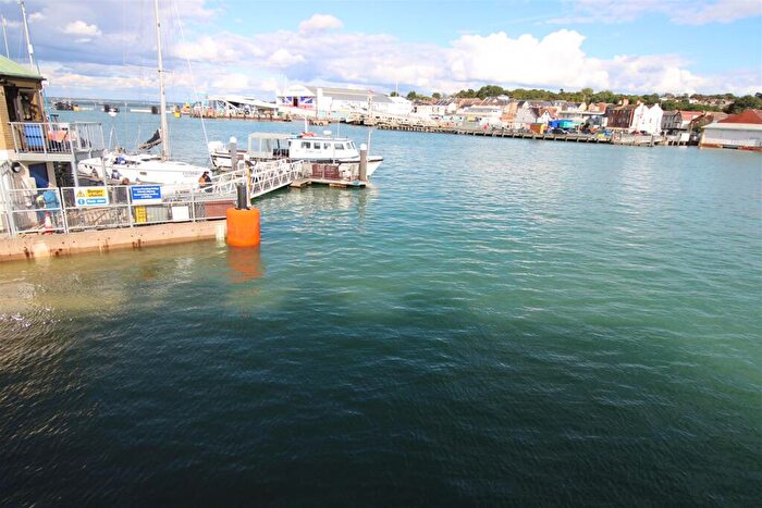 3 Bedroom Apartment For Sale In Medina Road, Cowes, PO31