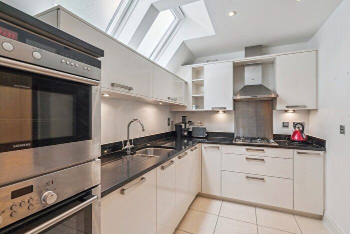 2 Bedroom Property To Rent In Packhorse Road, Gerrards Cross, Buckinghamshire, SL9