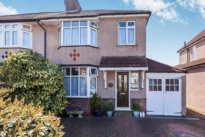 4 Bedroom Semi-Detached House To Rent In Langdale Cresent Bexleyheath, DA7