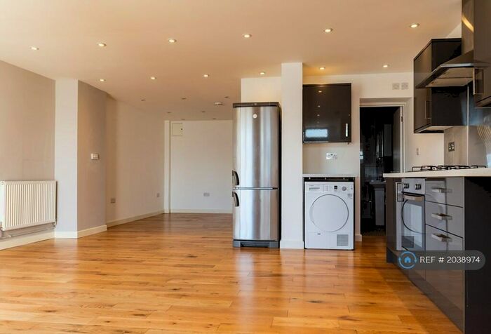 Studio To Rent In Millers Road, Brighton, BN1