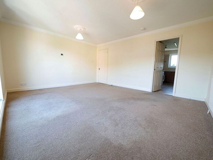 2 Bedroom Flat To Rent In East Parkside, Newington, Edinburgh, EH16