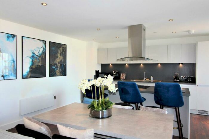 2 Bedroom Apartment To Rent In Wilburn Basin, Salford, M5