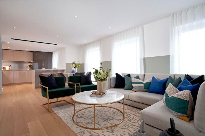 3 Bedroom Apartment For Sale In Caversham Road, Colindale, NW9