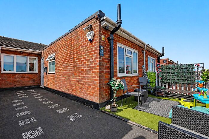 2 Bedroom Flat For Sale In Eastwood Road, Rayleigh, Essex, SS6