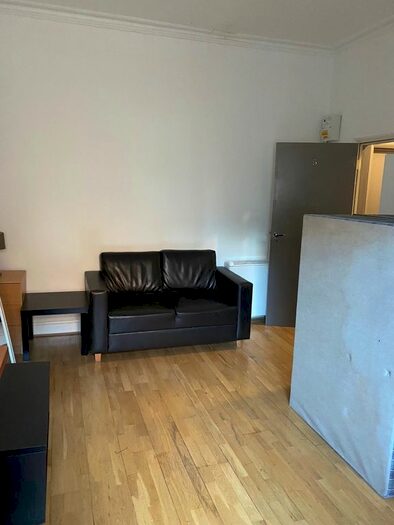 Studio To Rent In Kilburn High Road, London NW6