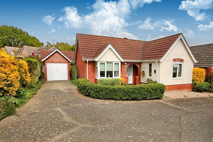 2 Bedroom Detached Bungalow For Sale In Hawthorn Close, Halstead, CO9