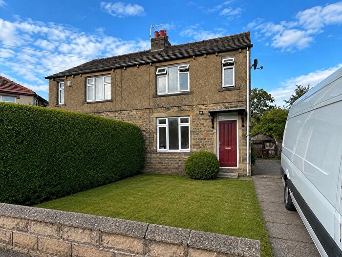 3 Bedroom Semi-Detached House To Rent In Torre Crescent, Bradford, BD6