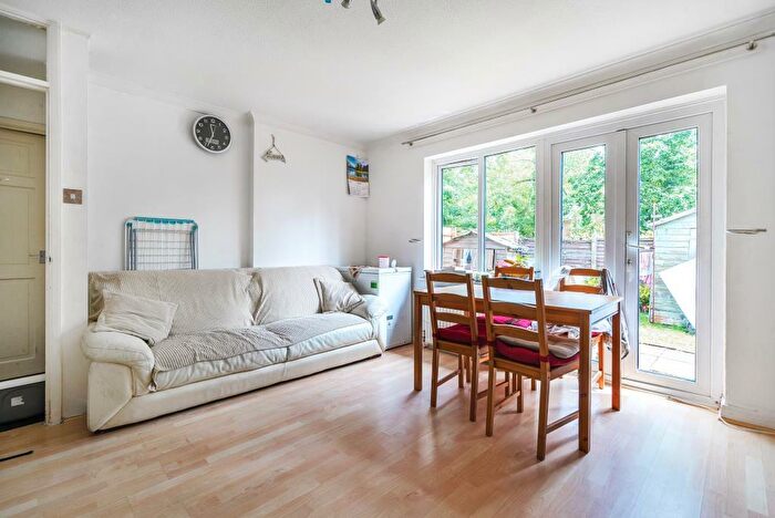 2 Bedroom Apartment To Rent In Blewburton Walk, Bracknell, RG12