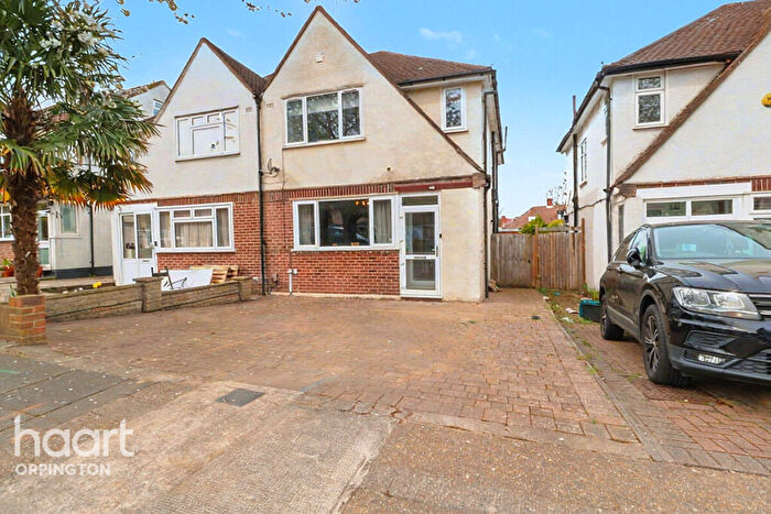 4 Bedroom Semi Detached House For Sale In Gillmans Road, Orpington, BR5