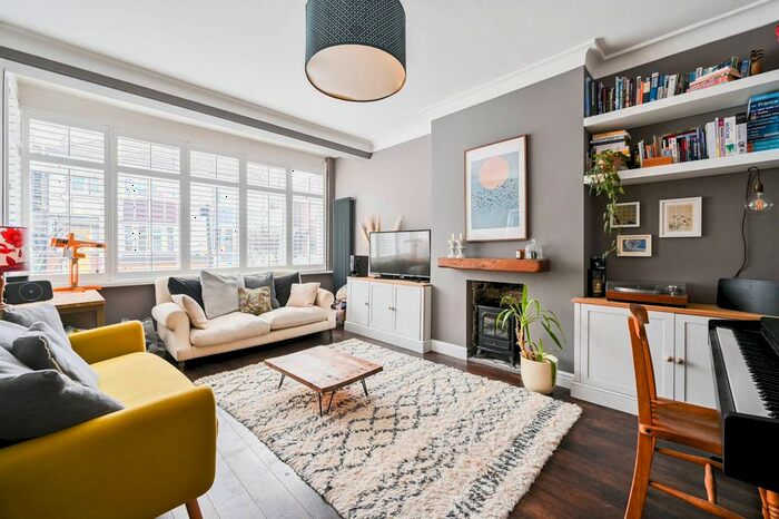 4 Bedroom Semi-Detached House To Rent In Craignair Road, Brixton Hill, London, SW2