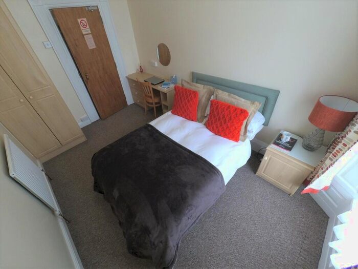 17 Bedroom Private Hall To Rent In Royal Terrace, Barrack Road, Northampton, NN1