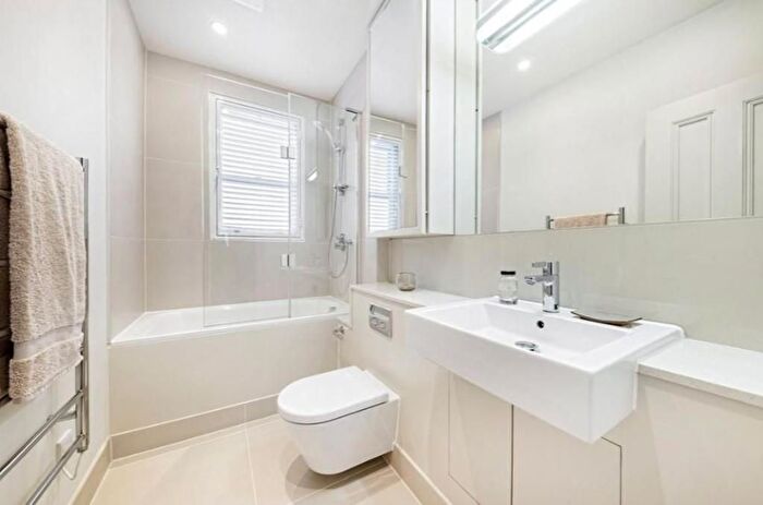 3 Bedroom Flat To Rent In Gloucester Place, Marylebone, London, W1U