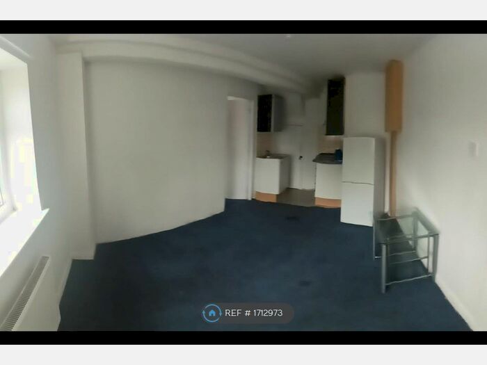 Studio To Rent In Belvue Road, Northolt, UB5