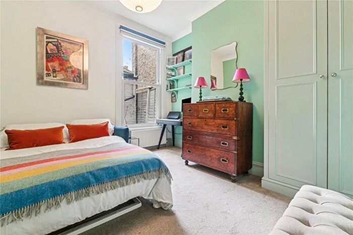 2 Bedroom Apartment For Sale In Kathleen Road, SW11