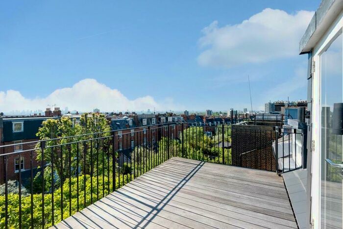 2 Bedroom Apartment To Rent In South Hill Park, Hampstead, NW3
