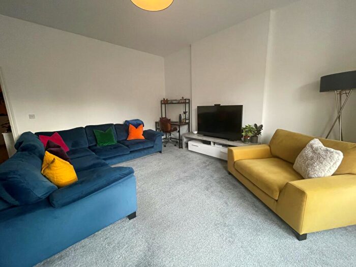 1 Bedroom Flat To Rent In Mannering Road, L17