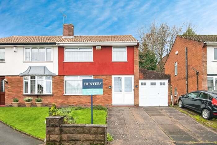 3 Bedroom Semi-Detached House For Sale In Greenoak Crescent, Woodsetton, WV14