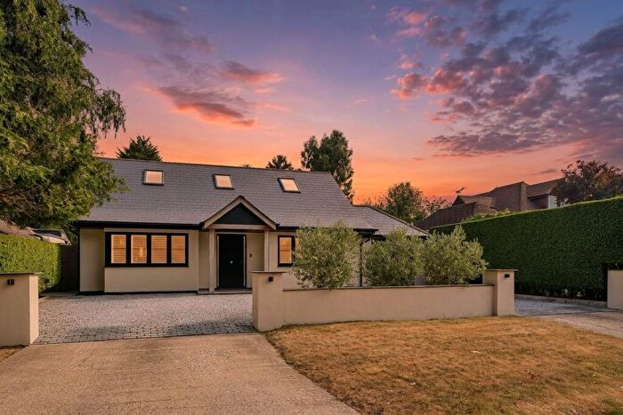 4 Bedroom Detached House For Sale In Leazes Avenue, Chaldon, CR3