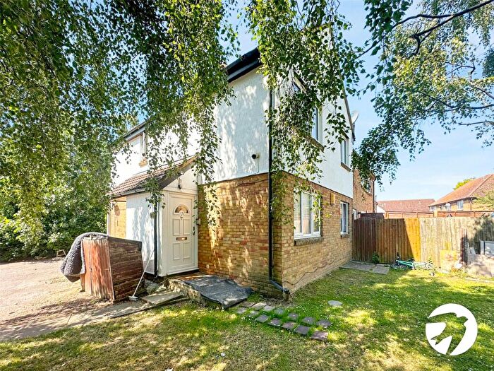 2 Bedroom Maisonette To Rent In Bertrand Way, London, SE28