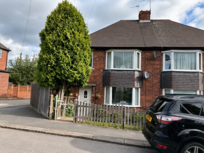 3 Bedroom Semi-Detached House For Sale In Old Retford Road, Sheffield, S13