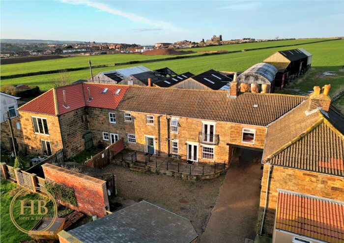 4 Bedroom Farmhouse For Sale In New Gardens, Green Lane, Whitby, YO22