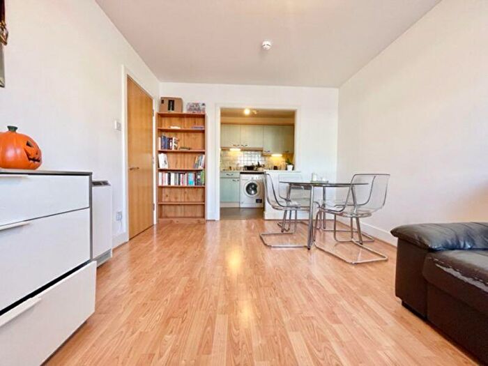 1 Bedroom Apartment To Rent In Commercial Road, E1