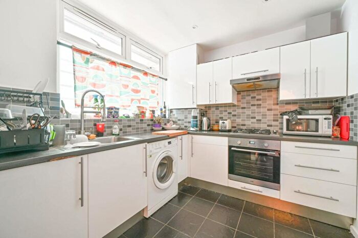 2 Bedroom Flat To Rent In Dickens Estate, Bermondsey, London, SE16