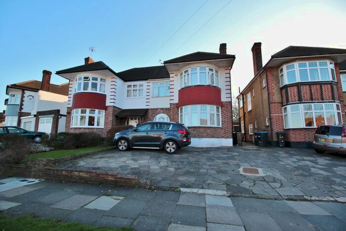 4 Bedroom Semi-Detached House To Rent In Prince George Avenue, London, N14