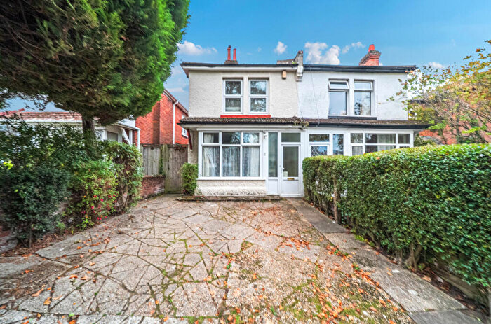 3 Bedroom Semi-Detached House For Sale In Bellemoor Road, Upper Shirley, Southampton, Hampshire, SO15