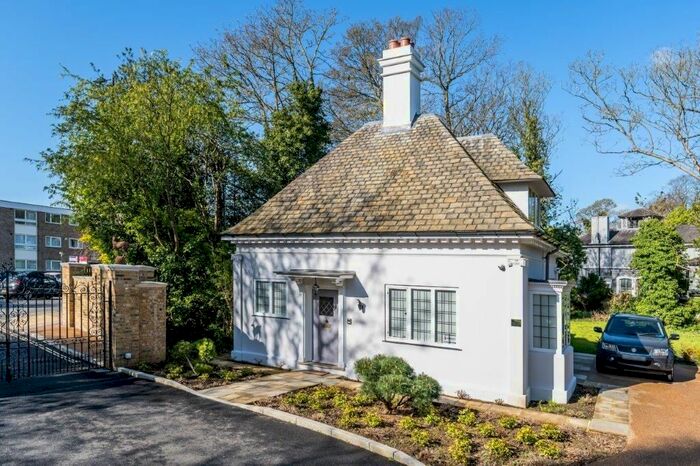 3 Bedroom Detached House To Rent In Sydenham Hill, London, SE26