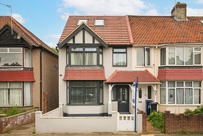 4 Bedroom Semi-Detached House To Rent In Bridge Avenue, Hanwell, W7