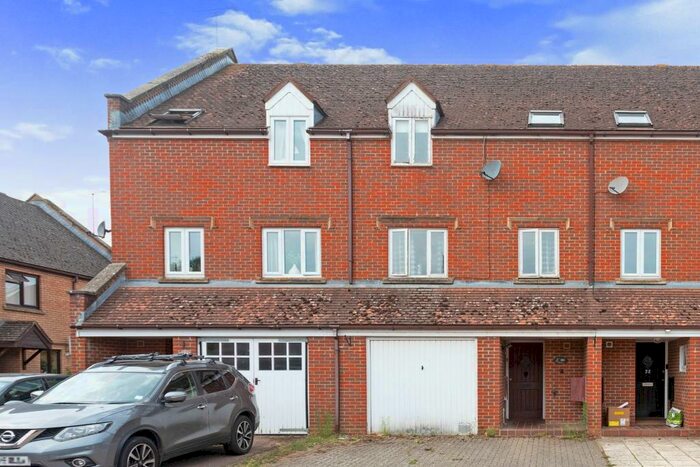 4 Bedroom Town House To Rent In Fishers Field, Buckingham., MK18