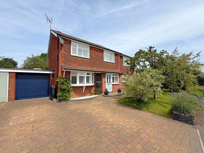 5 Bedroom Detached House To Rent In Peregrine Close, Cranleigh, GU6