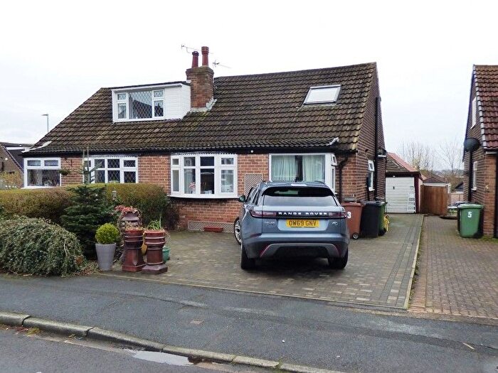 4 Bedroom Bungalow For Sale In Heather Grove, Leeds, LS13