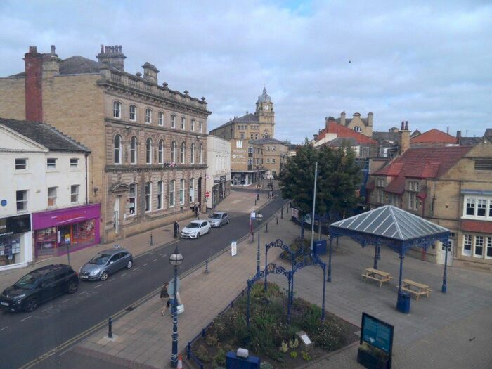 1 Bedroom Flat To Rent In Market Place, Dewsbury, West Yorkshire WF13