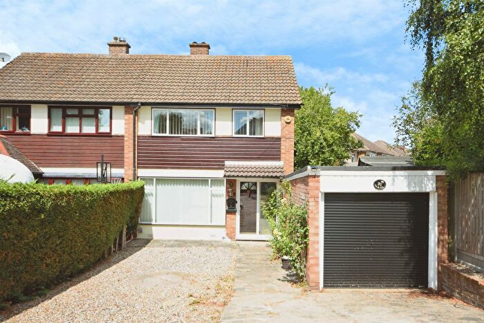 3 Bedroom Semi-Detached House For Sale In Hares Chase, Billericay, CM12