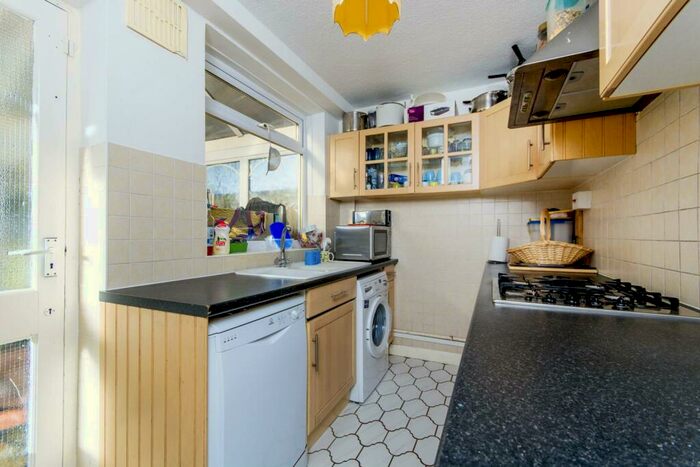 3 Bedroom House To Rent In Greenbay Road, Charlton, London, SE7