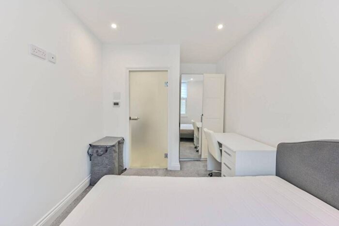 1 Bedroom Flat To Rent In Newell Street, Limehouse, London, E14