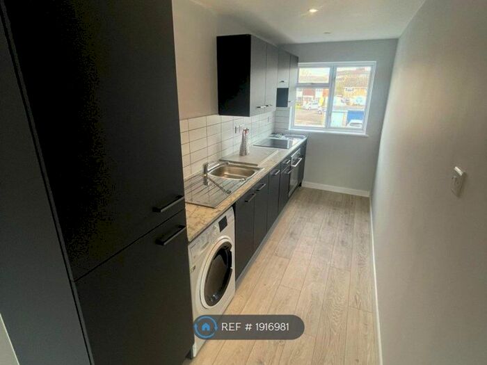 1 Bedroom Flat To Rent In Cubb Field, Aylesbury, HP19