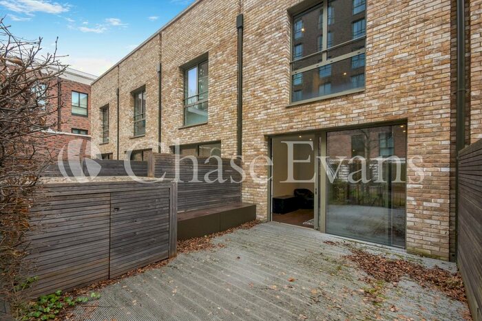 3 Bedroom Terraced House For Sale In Wansey Street, London, SE17