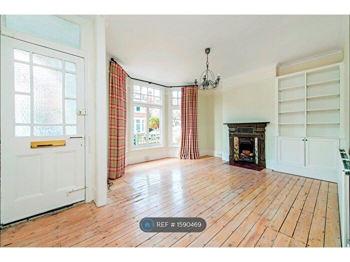2 Bedroom Maisonette To Rent In Cowley Road, London, SW14