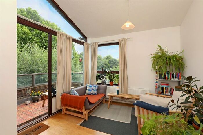 1 Bedroom Flat To Rent In Stockhurst Close, London, SW15