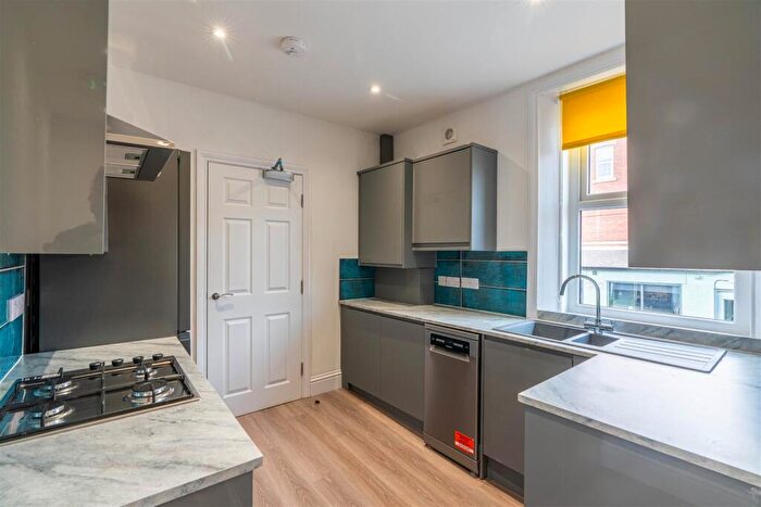 5 Bedroom Maisonette To Rent In £pppw - Heaton Road, Heaton, NE6