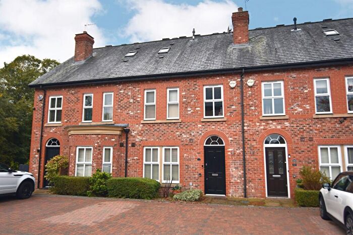 3 Bedroom Town House For Sale In Russet Way, Alderley Edge, SK9